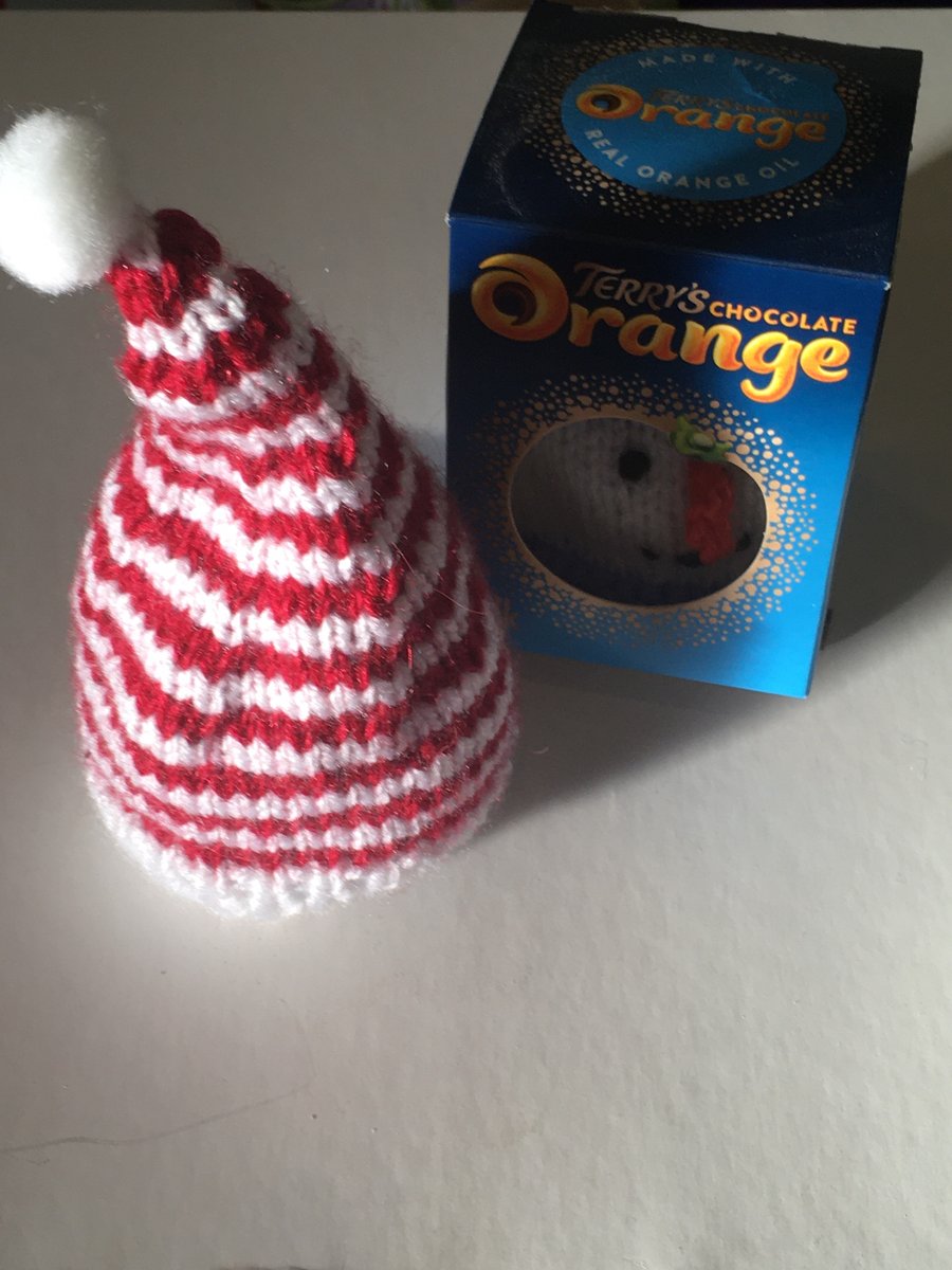 CHOCOLATE ORANGE COVER - ELF'S HAT