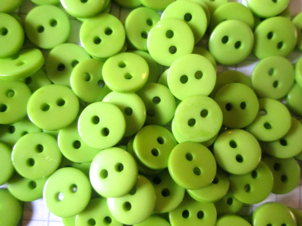 100 Green 9mm  Acrylic Buttons  2 holes