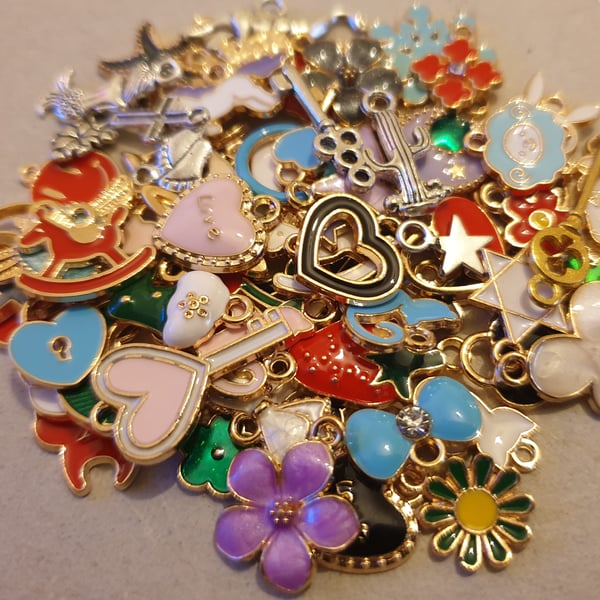 Freepost - Jewellery Making Charms - Random Colour Mix of 25 Pieces-MIXED THEMES