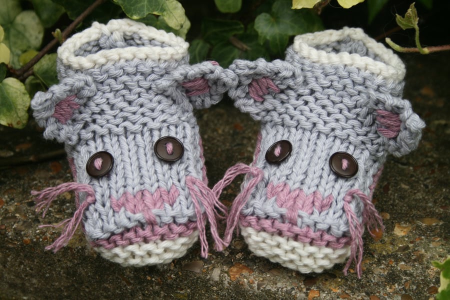 KNITTING PATTERN in pdf - Kitty Cat  - Baby Booties