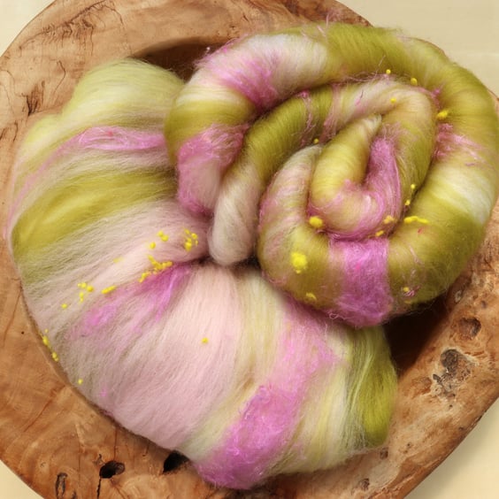 50g Milkmaids Smock Art Batt for Spinning & Felting