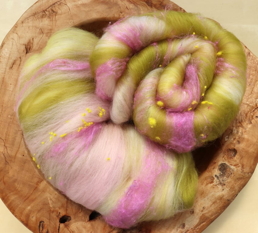 50g Milkmaids Smock Art Batt for Spinning & Felting