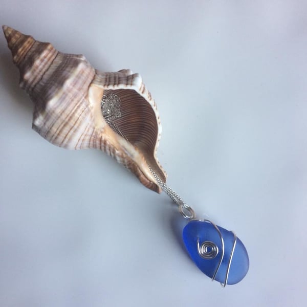 SOLD—-Ocean Blue Seaglass pendant