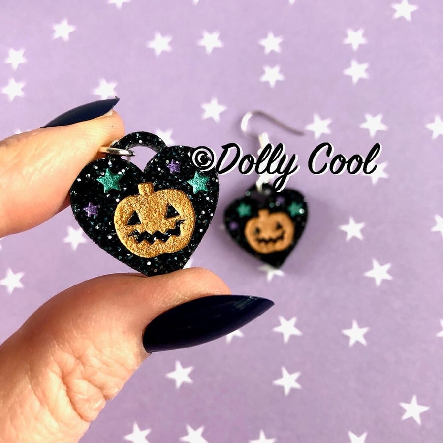Acrylic Pumpkin Heart Earrings - Vintage Style Novelty - Etched Detail - Fakelit