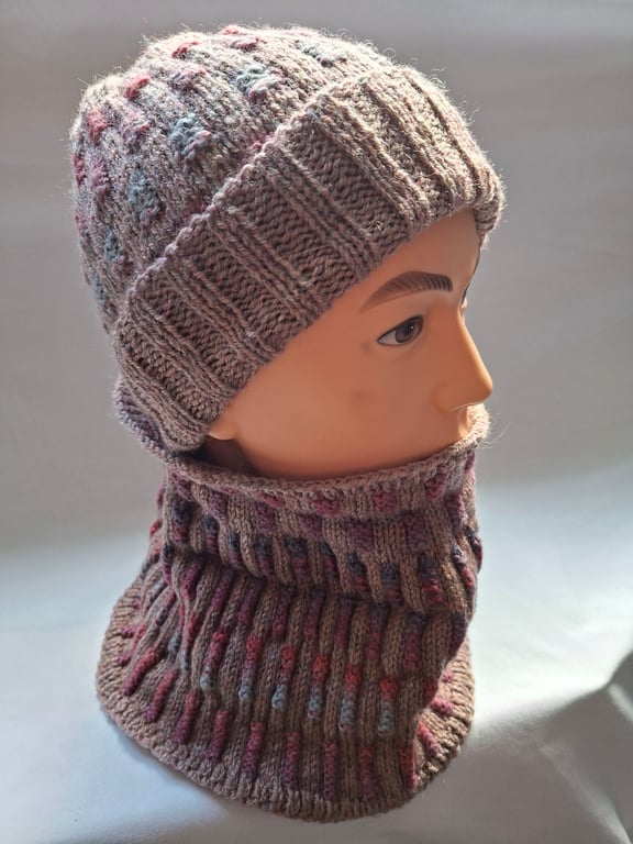 Lovely soft hand knitted Neck warmer and hat