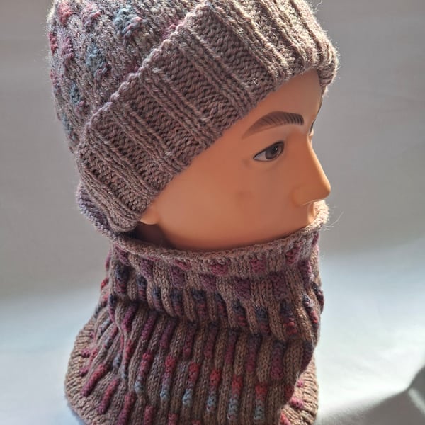 Lovely soft hand knitted Neck warmer and hat