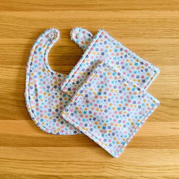 Newborn Baby Boxed Gift Set-Bib & Matching Baby Wipes Bib-Coloured Flowers-BGS24