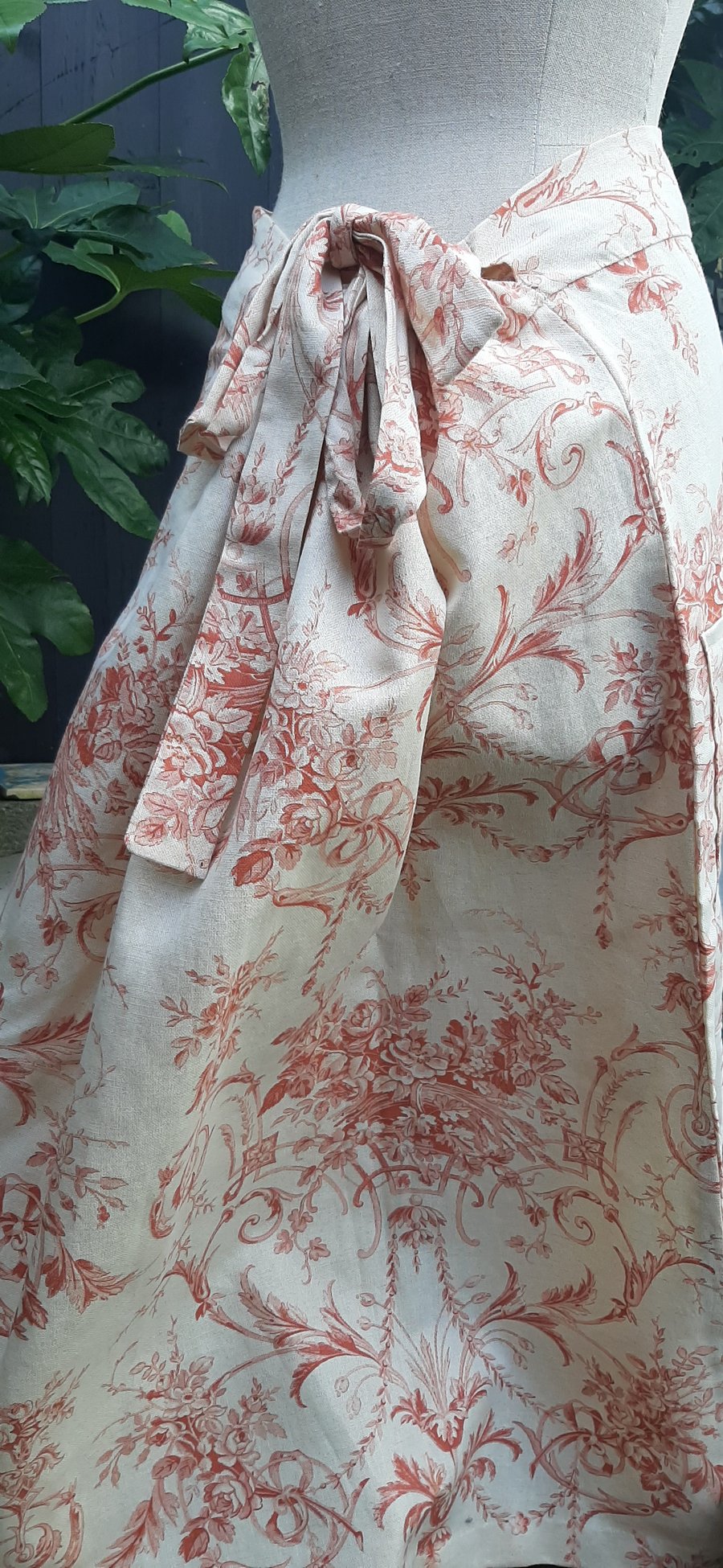 Laura Ashley fabric, allotment skirt  small to medium size 