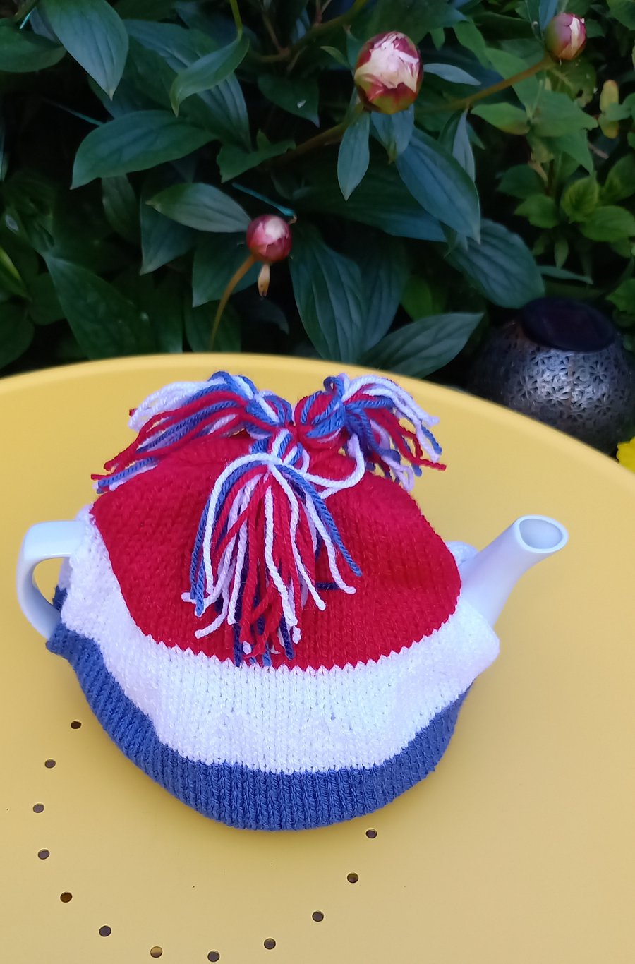 Tea cosy Red White and Blue 