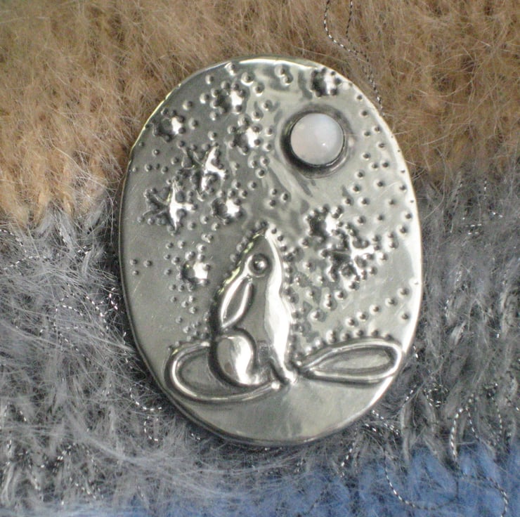 Moon Gazing Hare Pewter Pin Badge - Hand Made in the United Kingdom - Canada