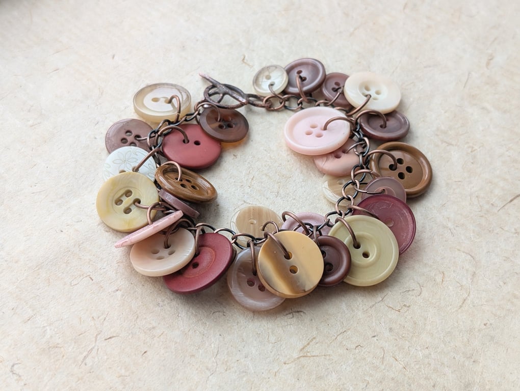 Earthy tones button bracelet with copper chain and toggle clasp 