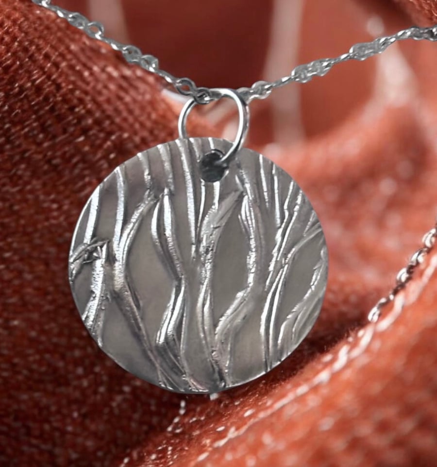 Contemporary Lily Pattern Silver Necklace