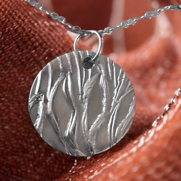 Contemporary Lily Pattern Silver Necklace