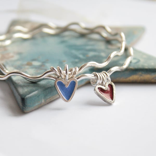 Sterling silver wavy bangle with enamel heart charm