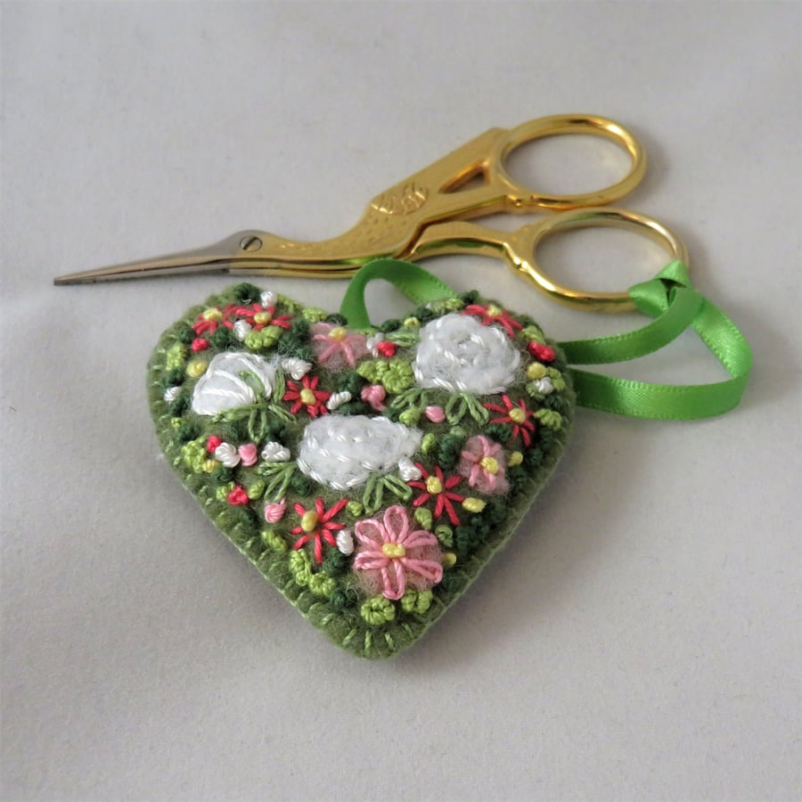 White roses embroidered Scissor Keeper