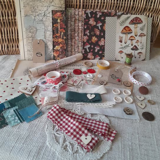 Woodland mushrooms – over 60 Pieces Junk Journal craft Scrapbook Kit