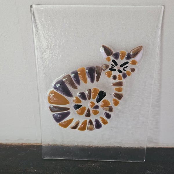 handmade fused glass curled up cat picture
