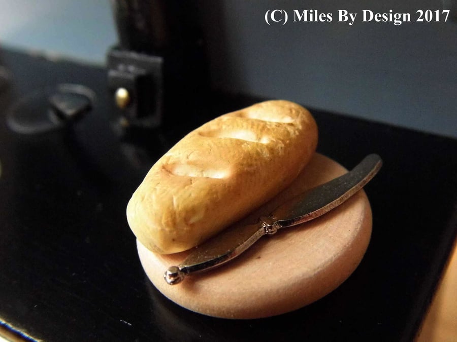 1:12 Scale Bread and Knife on Chopping Board for Dolls House - Food