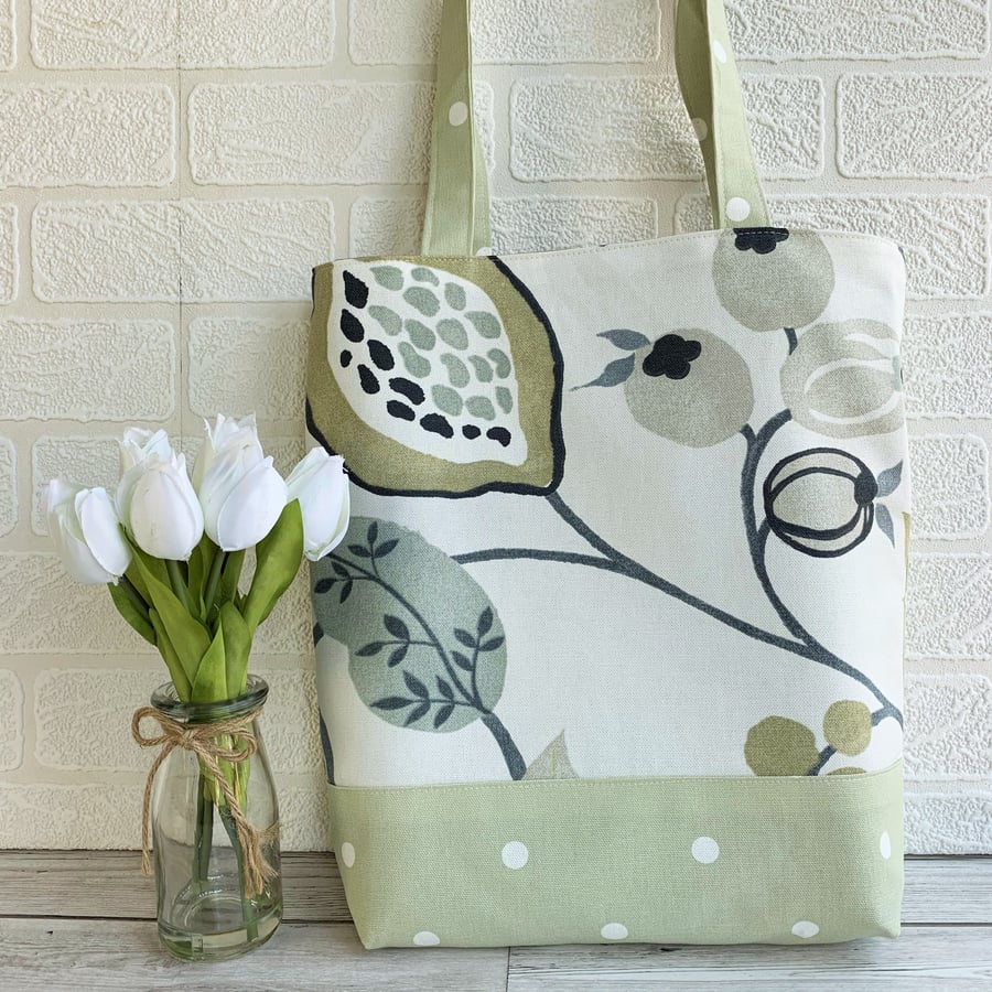 Seed pods, leaves and polka dots tote bag in white and pale green