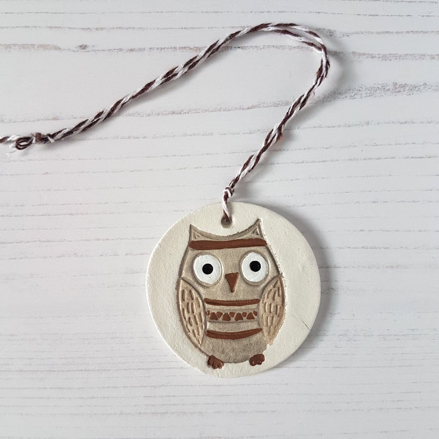 Owl hanging decoration, one supplied