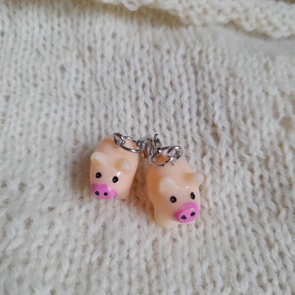 Pig stitch markers 