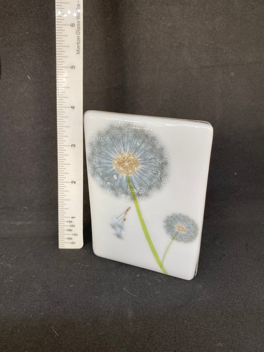 Dandelion tea light holder
