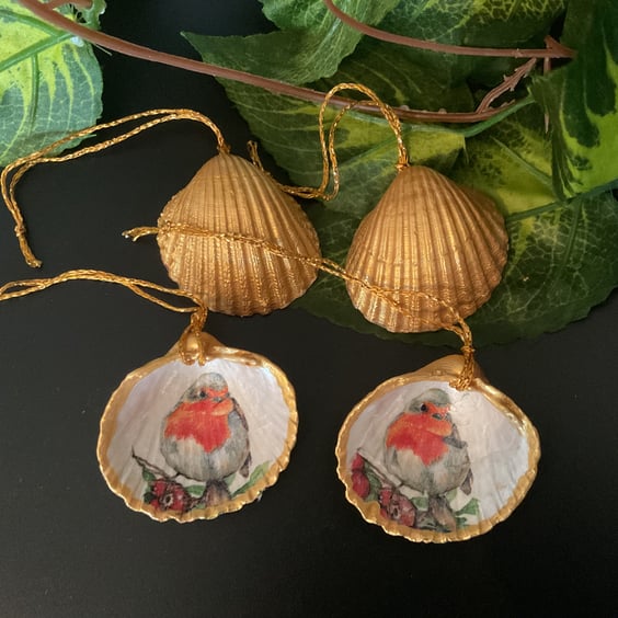 2 Hanging shell decorations. Xmas Robin.
