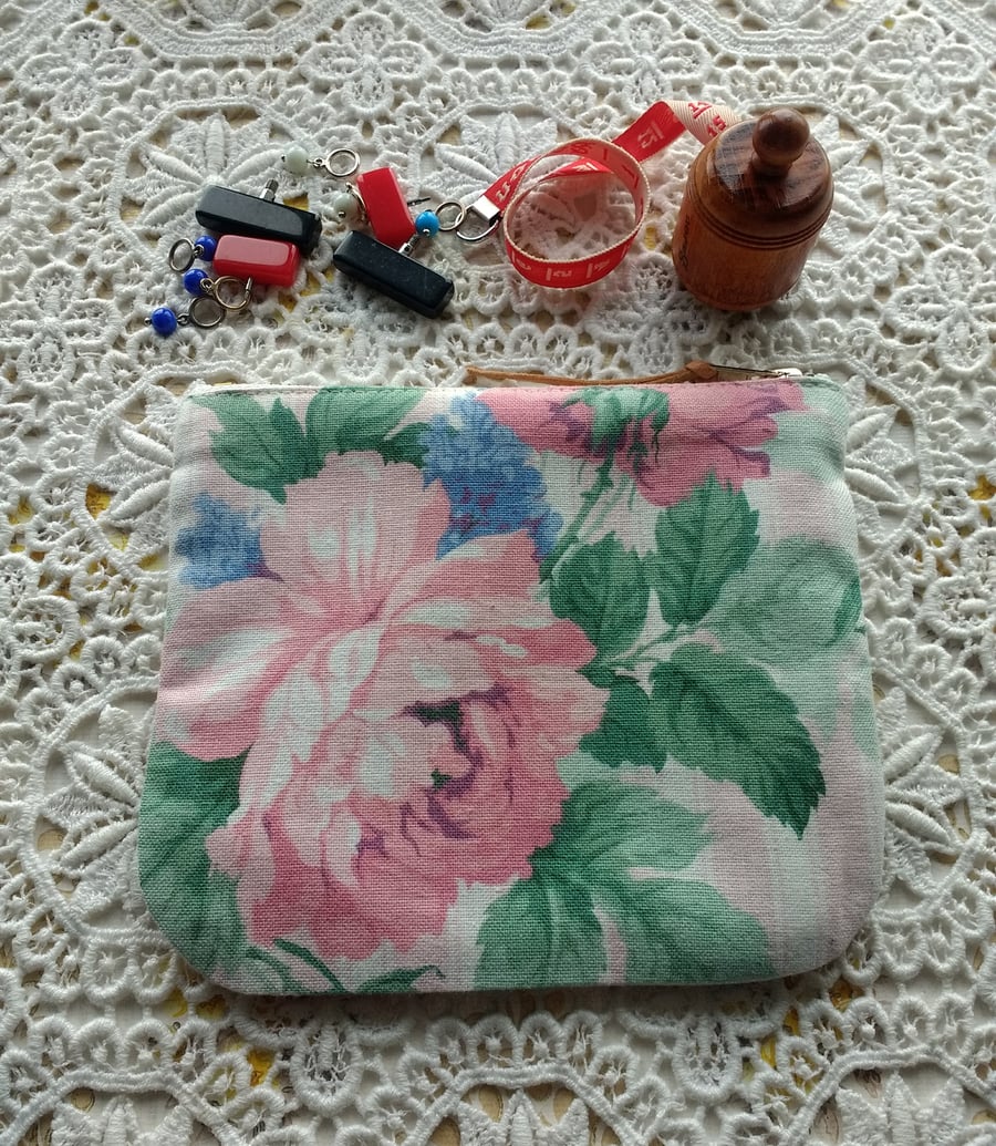 Small notions pouch