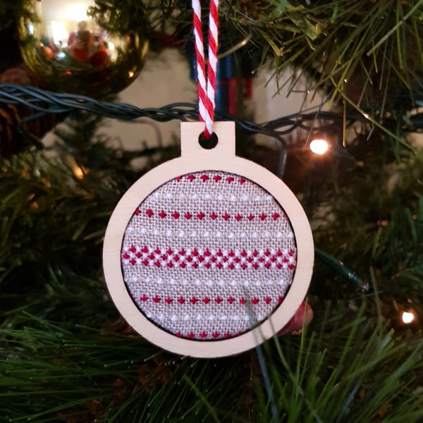 Rustic cross stitch Christmas tree decoration, mini hoop 2.5”