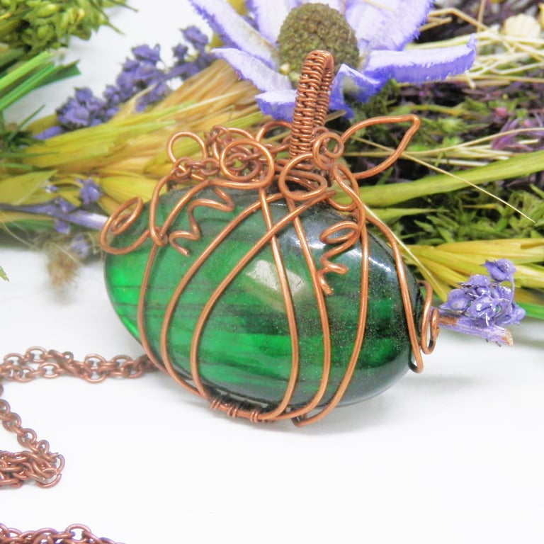 Pumpkin Shaped Copper Necklace With Coloured Labradorite