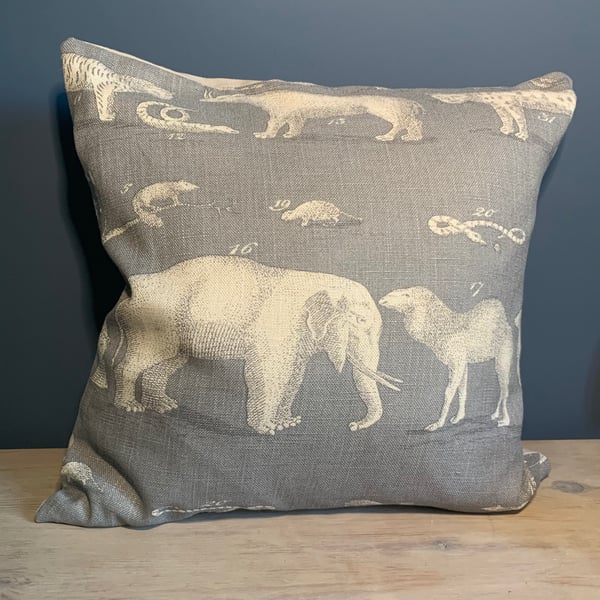 Kingdom elephant cushion cover 