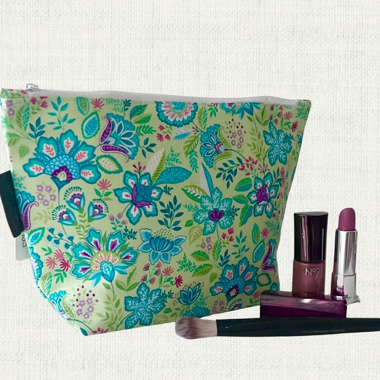 Makeup bags green floral 