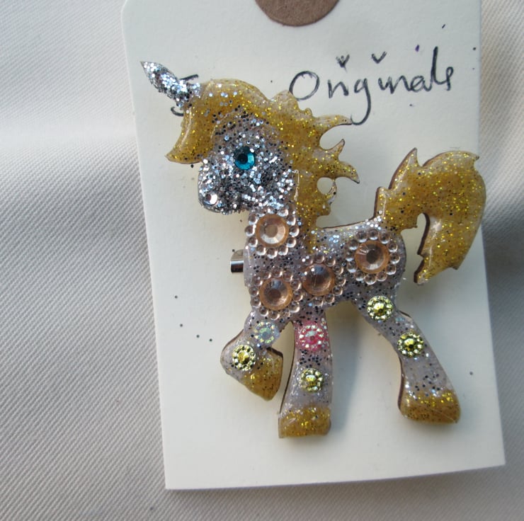 wooden brooches Folksy