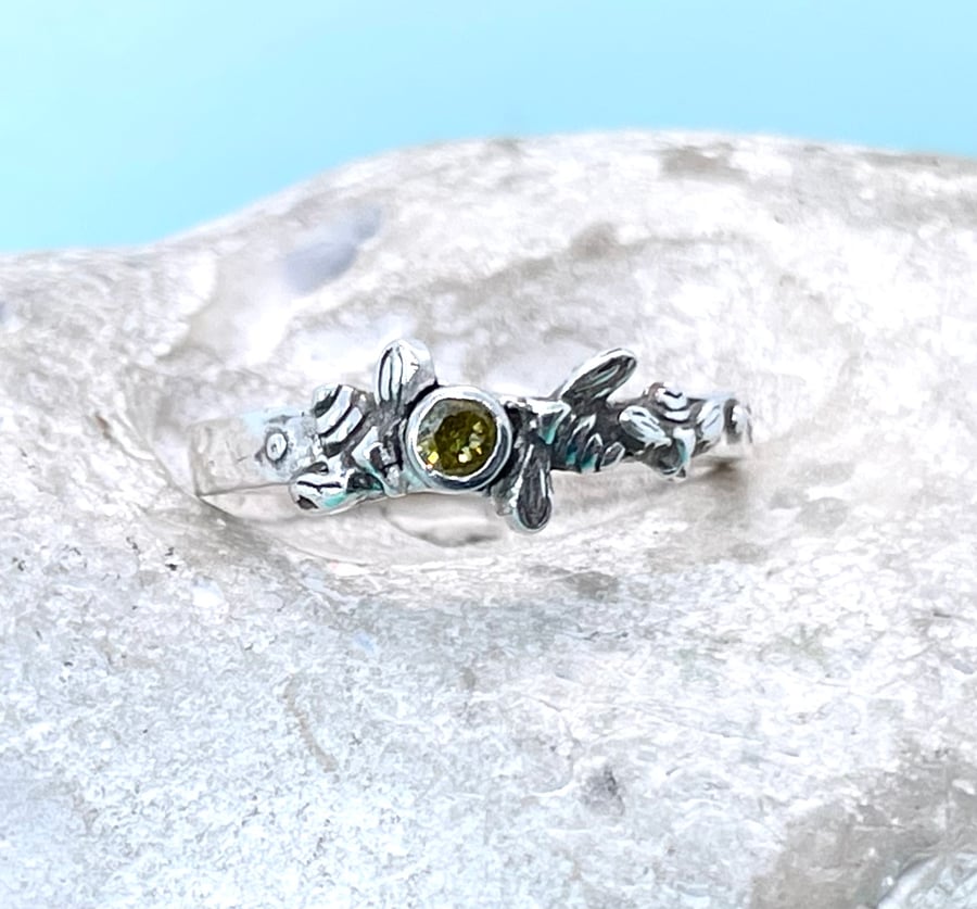 Fine silver bee ring with yellow stone