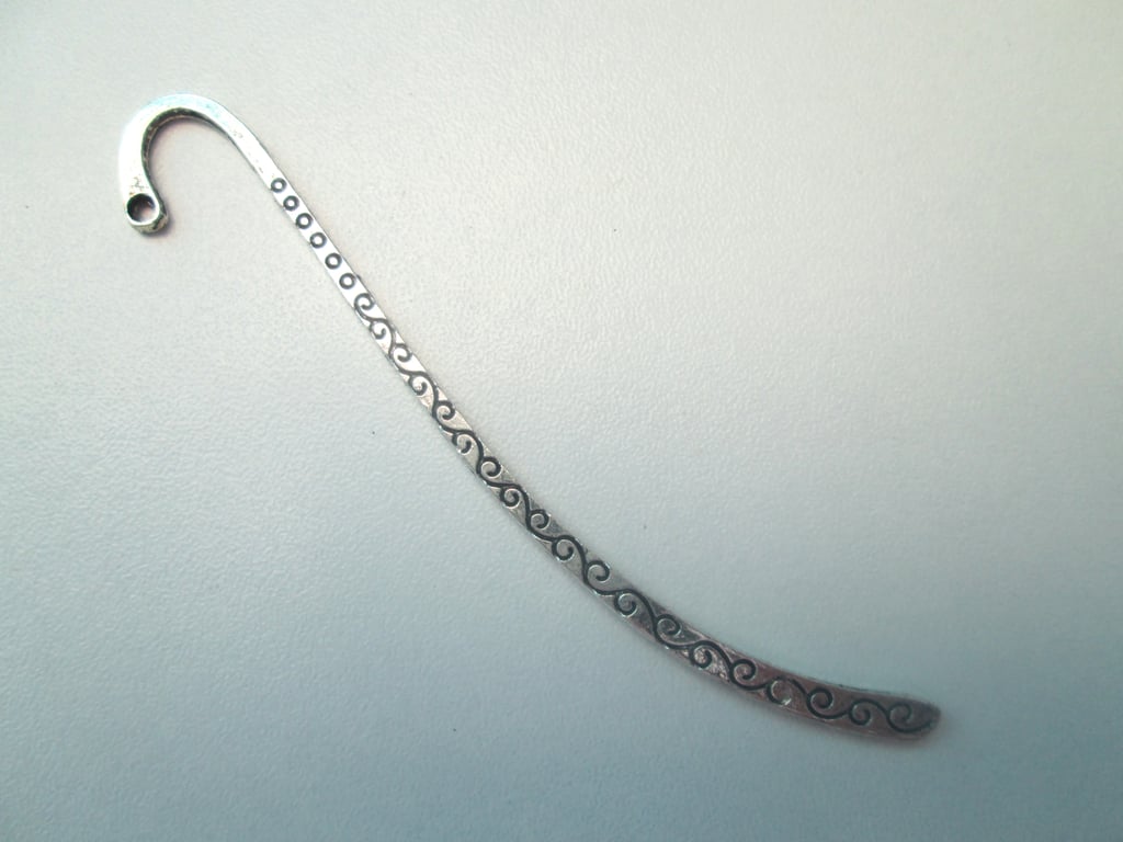 26 Swirly silver tone bookmarks x26