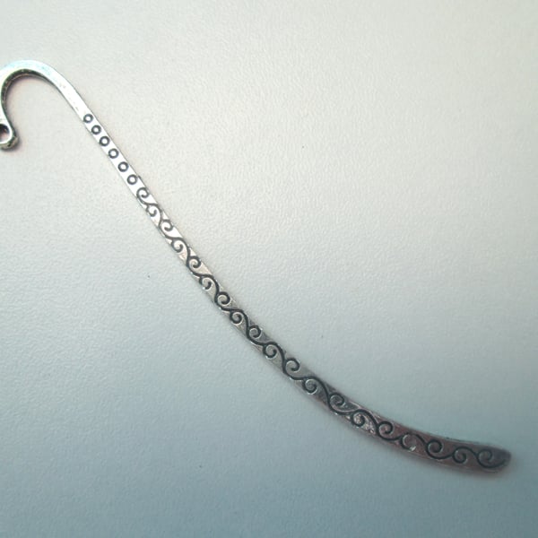 26 Swirly silver tone bookmarks x26
