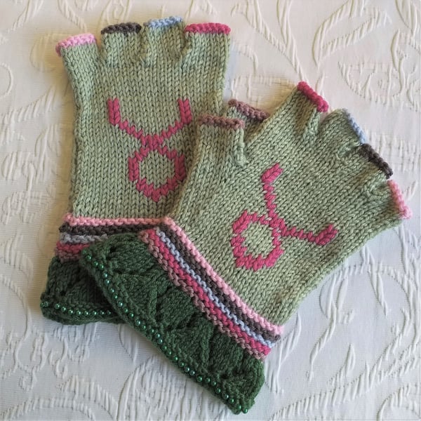 Star Sign Stash Mittens Knitting Pattern - Taurus