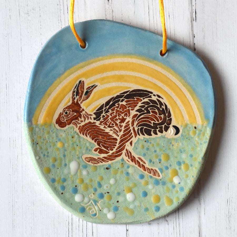 19-370 Ceramic plaque with running hare picture (Free UK postage)
