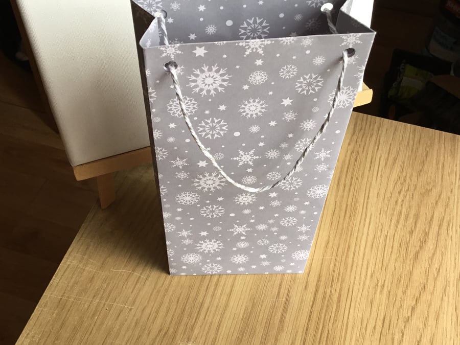Snowflake gift bag. Christmas gift bag. CC521