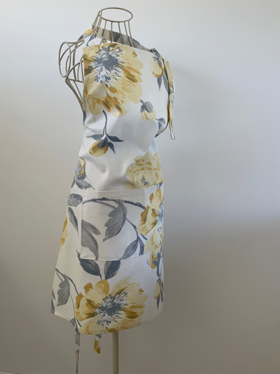 Full Apron with Pocket, adjustable neck strap, Apron, Craft Apron, Blossom