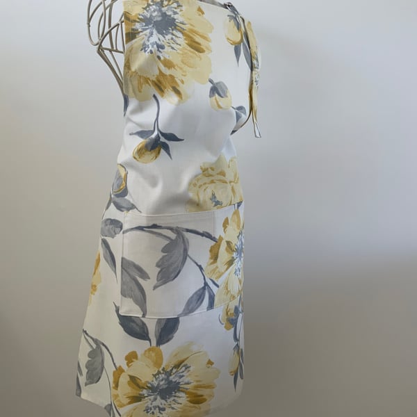 Full Apron with Pocket, adjustable neck strap, Apron, Craft Apron, Blossom
