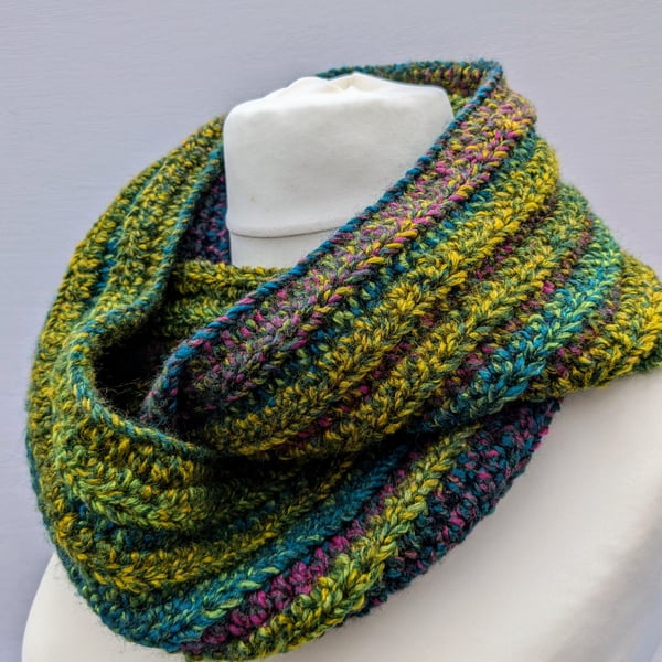 Crochet infinity scarf