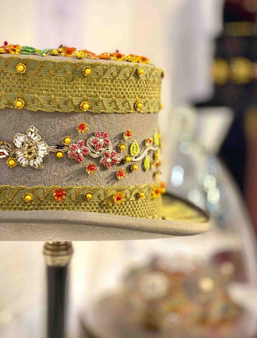 ORNATELY DECORATED TOP HAT TO DESPLAY AND BEAUTIFY THE HOME