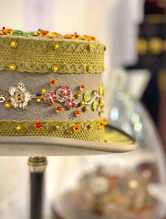 ORNATELY DECORATED TOP HAT TO DESPLAY AND BEAUTIFY THE HOME