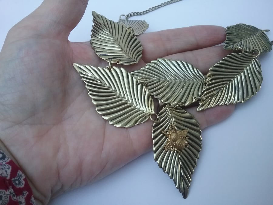 Leafy Bee Necklace