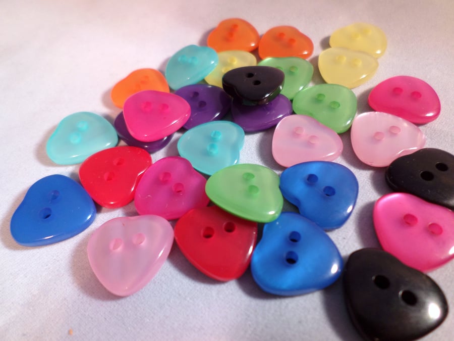 30 x 2-Hole Resin Buttons - Heart - 15mm - Mixed Colour 