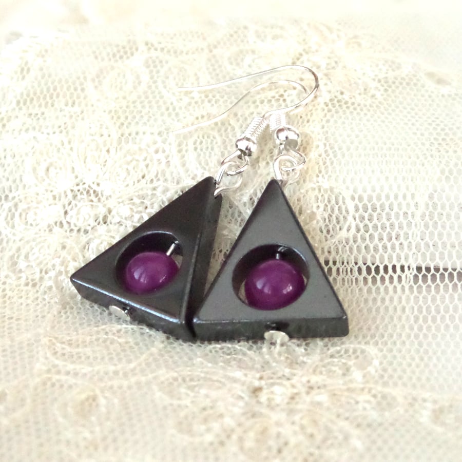 Hematite and fushia pink jade triangular earrings