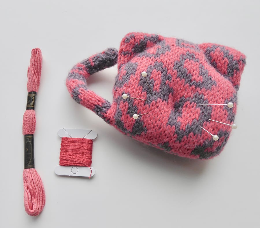 Cat pincushion, knitted cat, leopard print pincushion, pin tidy, 