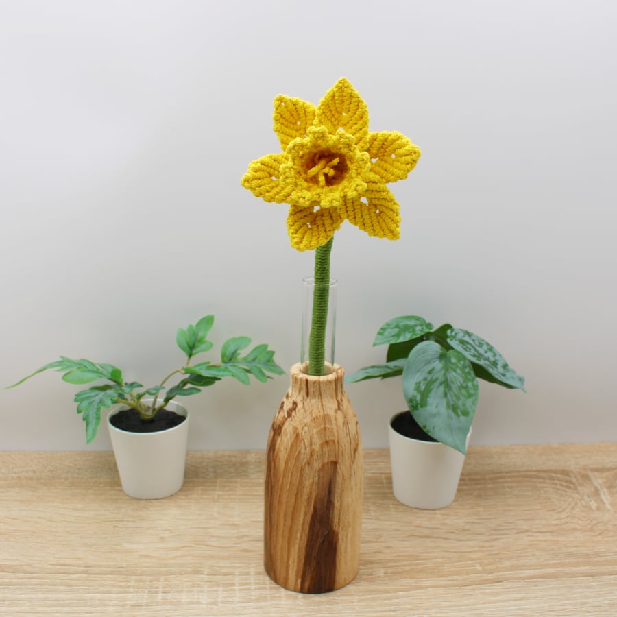 Macrame daffodil, spring flower, Mothers Day gift, single stem daffodil