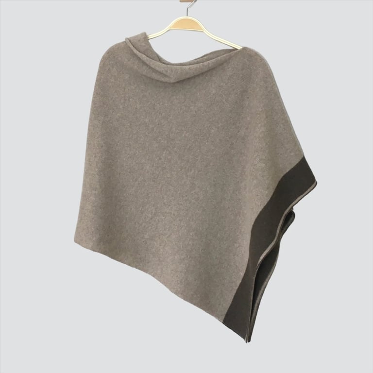 Poncho Soft Merino Lambswool light mushroom brown with dark brown border